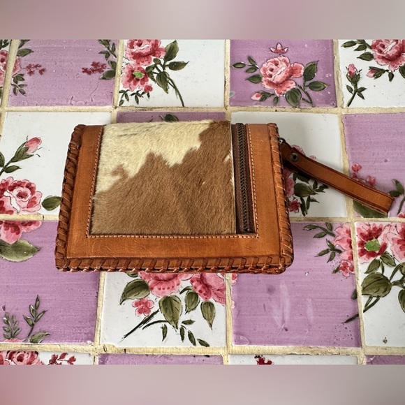 Vintage Elegant Western Boho Tan Cream Tooled Leather Fur Women's Wallet Mirror - Picture 2 of 5